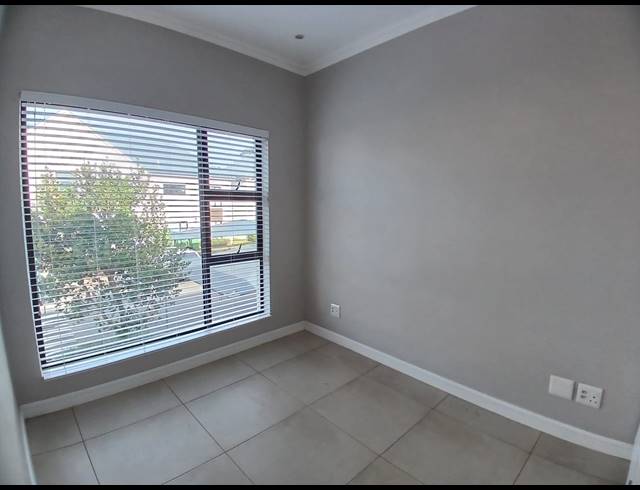 1 BEDROOM APARTMENT TO LET IN EMBERTON ESTATE